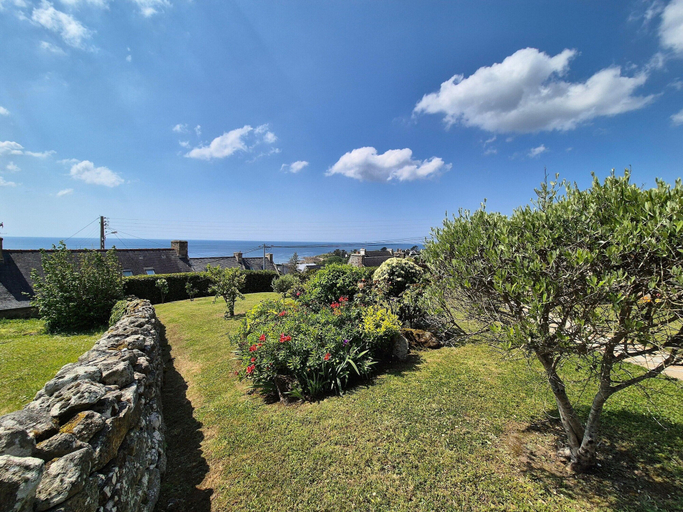 Garden, Holiday Home in Plouhinec With Sea Views, Finistère