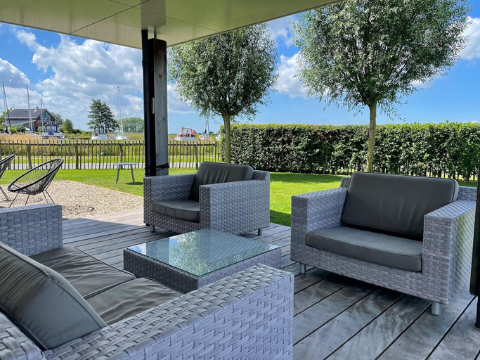 Balcony 2, Villa by Tjeukemeer With Sauna & Whirlpool, Lemsterland