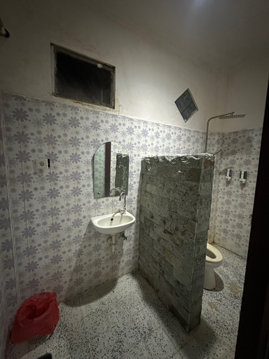 Bathroom 5, Sari Buana Bed and Breakfast, Badung
