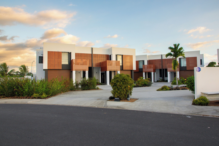 Exterior & Views, The Palms Beach Wailoaloa, Ba