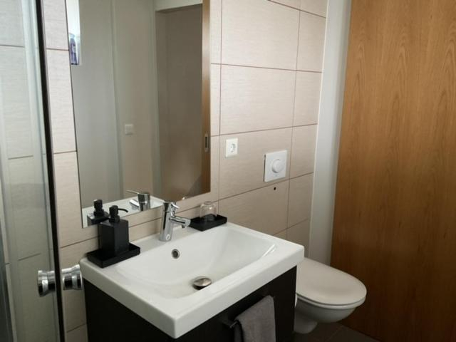 Bathroom 3, A. Bernhard Guest House, Reykjanesbær