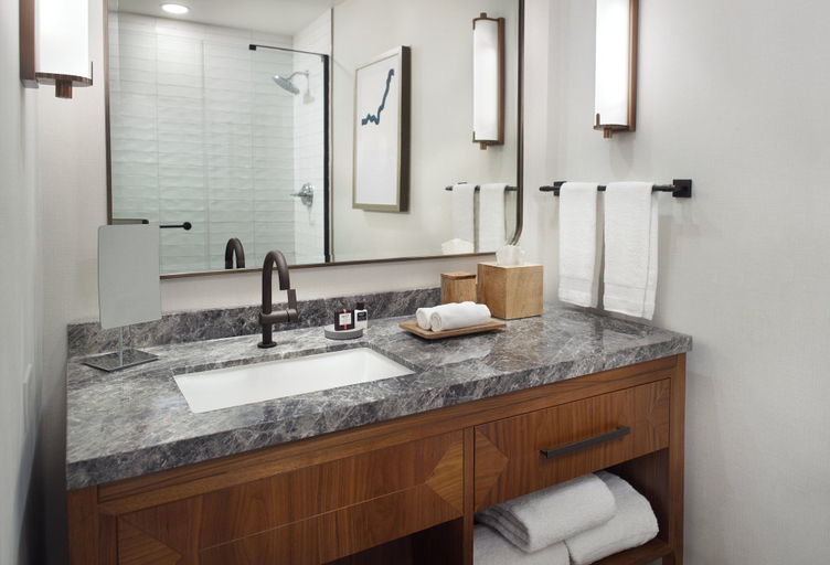 Bathroom 5, Omni La Mansion del Rio, Bexar