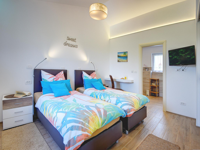 Bedroom 2, Villa in Novigrad with Pool near Beach, Novigrad