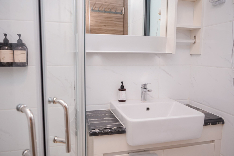 Bathroom 3, Comfortable and Best View 3BR Apartment Sky House BSD, South Tangerang