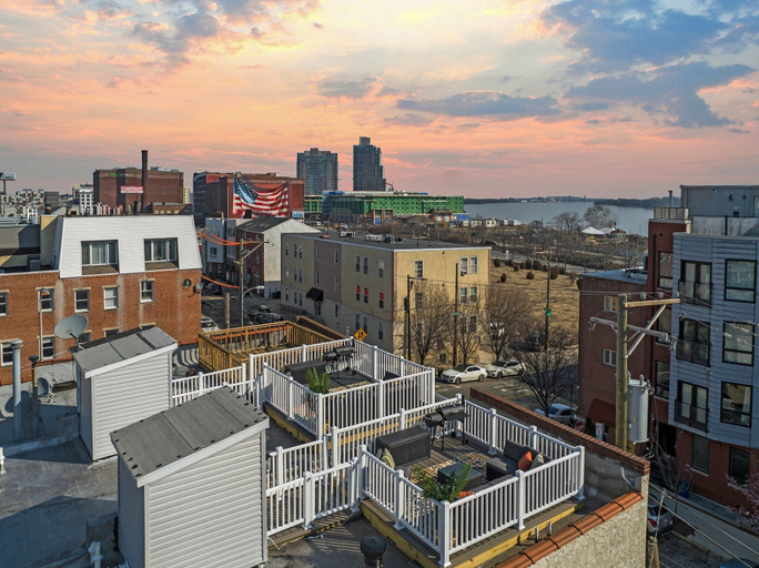 Others 3, Kid Friendly-Parking-Roof Deck, Philadelphia