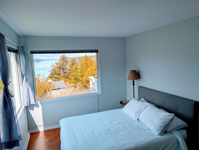 Bedroom 4, Cliff Haven on the Bay, Mount Waddington