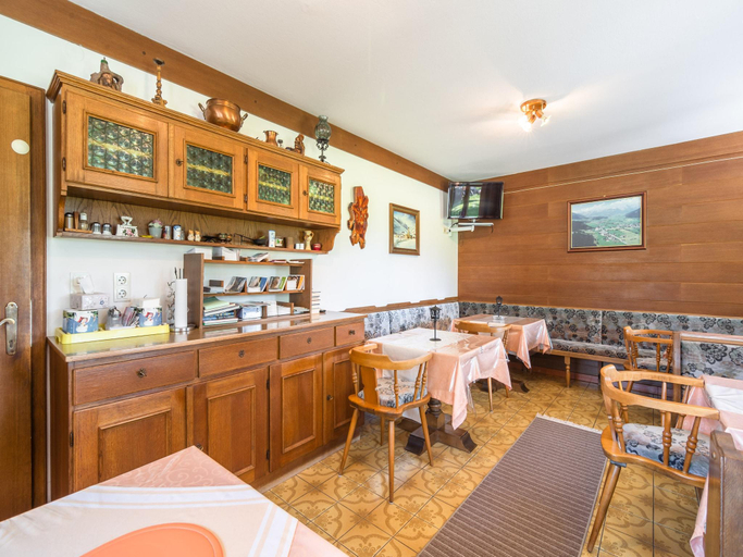 Food & Drinks 2, Apartment in Maishofen near Ski Slopes, Zell am See