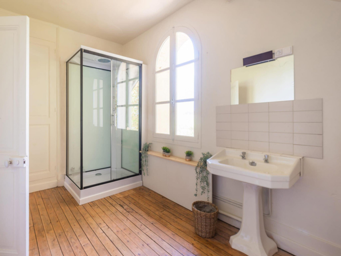 Bathroom 3, Holiday home adjoining a chateau., Ardennes