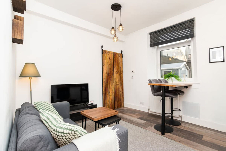 Room 3, 1 Bedroom Apartment-free Parking, Aberdeen