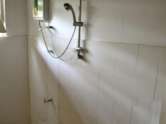 Bathroom 4, Catamaran Beach Hotel, Hikkaduwa