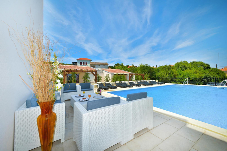 Others 4, Apartment on Ugljan with Pool Sandy Beach, Preko