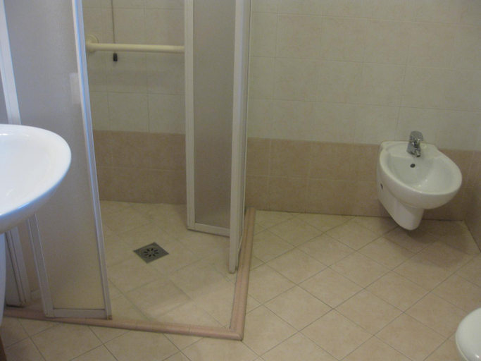 Bathroom 2, Albergo Giardino, Pavia