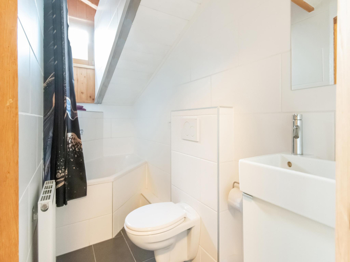 Bathroom 2, Apartment in Bichlbach near Ski Slopes, Reutte