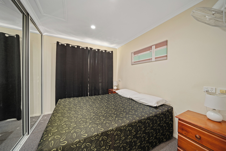 Bedroom 2, Emerald Motel Apartments, Emerald