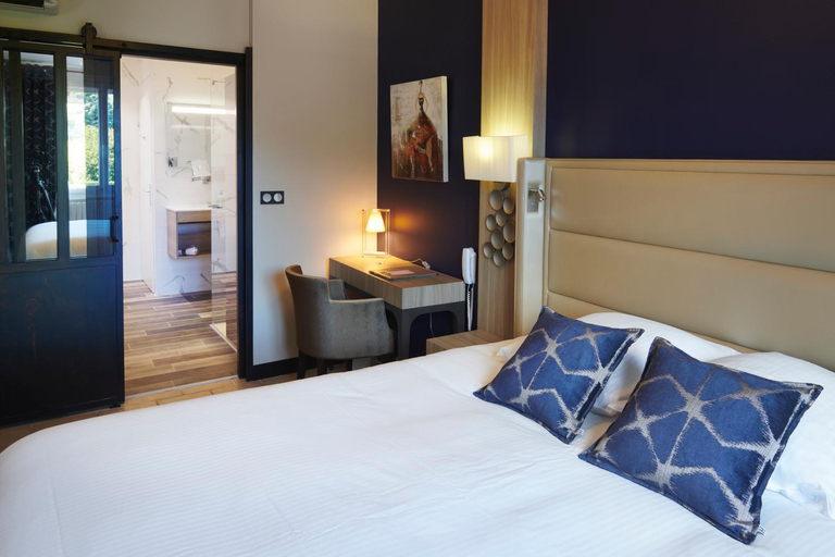 Bedroom 3, Pont du Chalon Hotel and Restaurant, Drôme