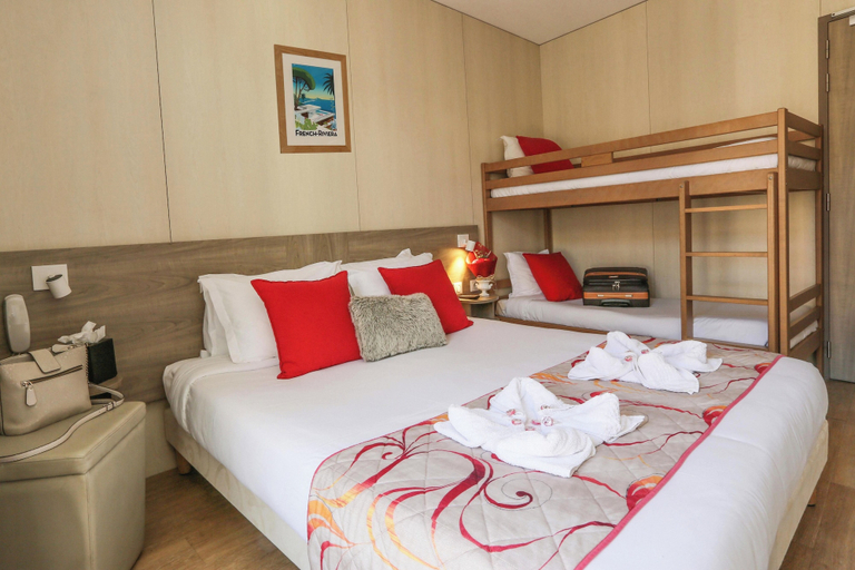 Bedroom 4, BRIT HOTEL Confort Le Revest Sainte Maxime, Var