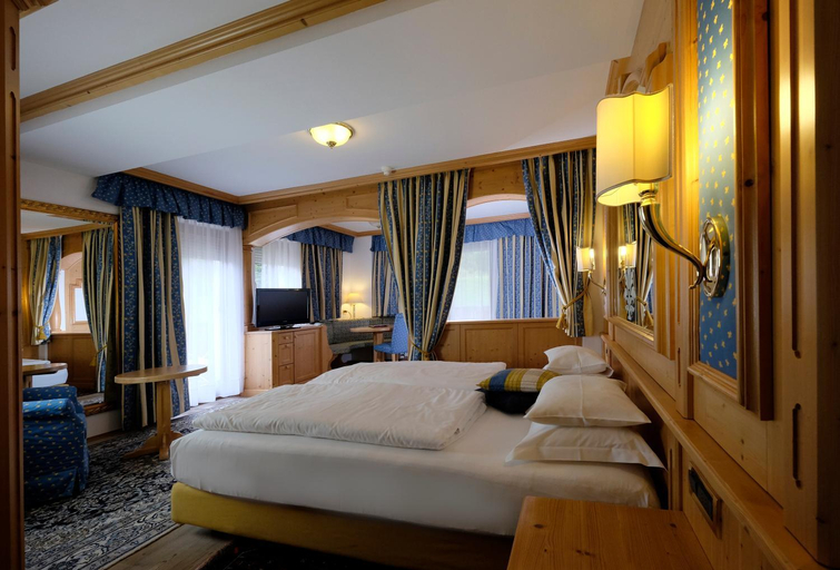 Bedroom 3, Hotel Evaldo, Belluno
