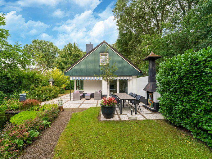 Others 2, Holiday Home in Reutum with Pond and Trails, Tubbergen