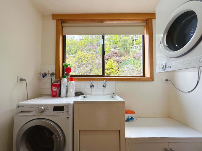 Bathroom 2, Blue Horizon Retreat - Close to CBD&Airport, Hobart