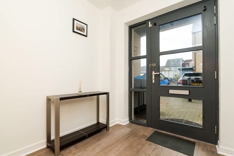 Room 4, 3 Bedroom House - Free Parking, Aberdeen