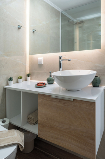 Bathroom 2, The Garden of Zephyrus - Halepa, Crete