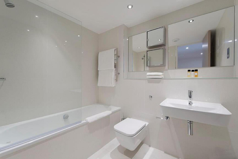 Bathroom 4, The Rosebery Aparthotel, London