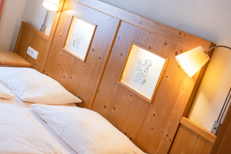 Bedroom 3, Hotel zum Löwen, Neu-Ulm