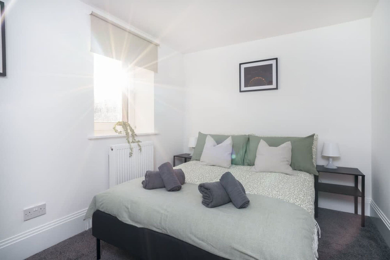 Room 4, Modern 5 Bed-2 Bath Apartment, Scottish Borders