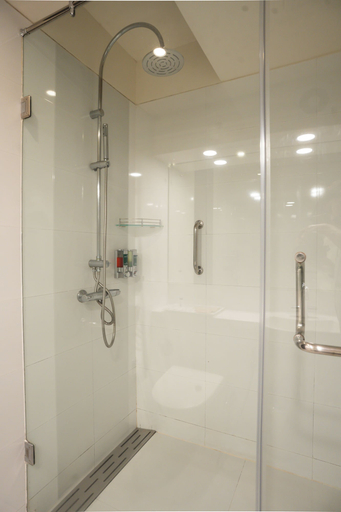 Bathroom 5, AR Suites Fontana Bay, Pune