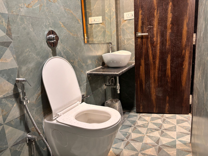 Bathroom 3, HOTEL ARTS PALACE, Mumbai Suburban