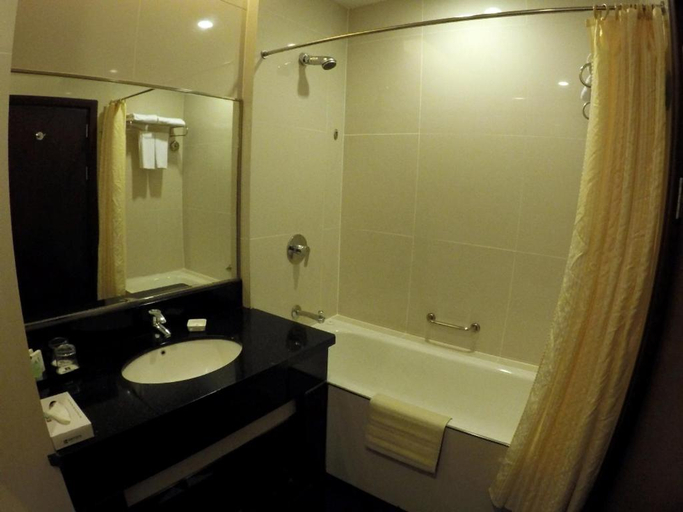 Bathroom 5, Imperial Palace Hotel Miri, Miri