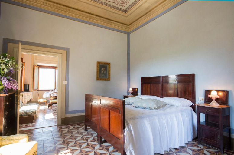 Bedroom 4, A path of relaxation and history between vineyards and olive trees - 6 pax, Florence