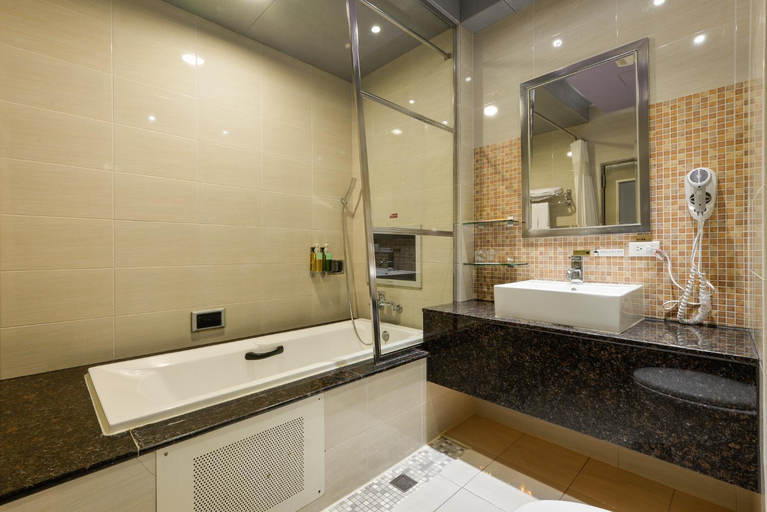 Bathroom 5, R7 Hotel, Kaohsiung