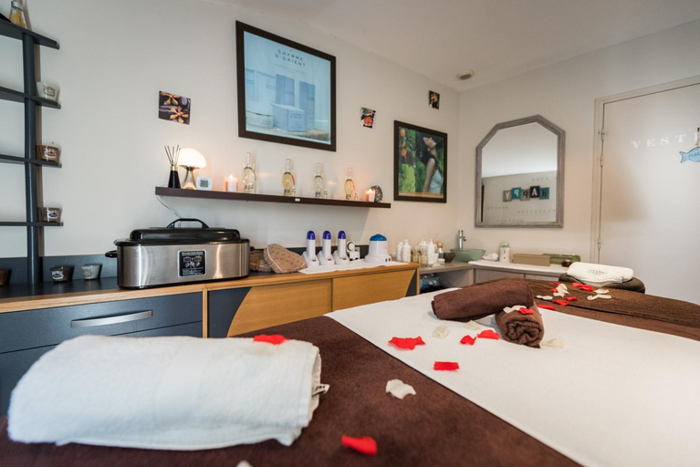 Bedroom 2, Hotel Le Peu Breton, Charente-Maritime