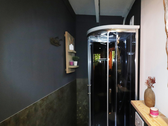 Others 5, Atelier house with hot tub, Coevorden