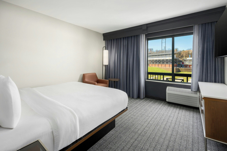 Bedroom 3, Courtyard by Marriott Chattanooga Downtown, Hamilton