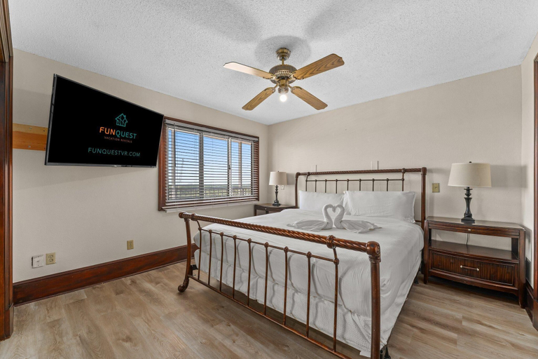 Bedroom 4, The Summit 1501, Bay