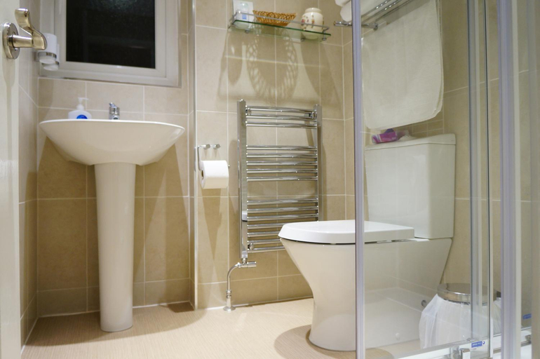 Bathroom 4, The Lawn Guest House, Surrey