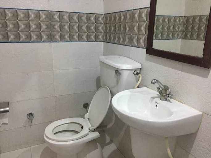 Bathroom, HOTEL O RAJMAHAL, Jalandhar