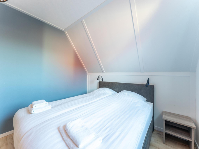 Bedroom 3, Detached Villa With View, Garden and Privacy, Tholen