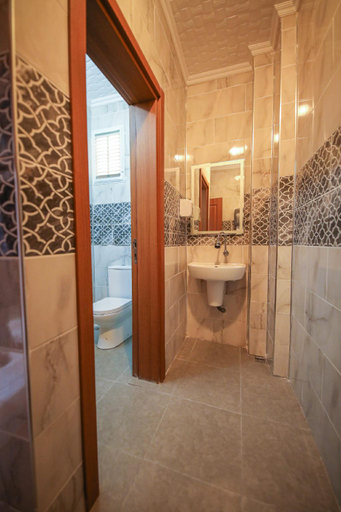 Bathroom 4, Delta, Didim