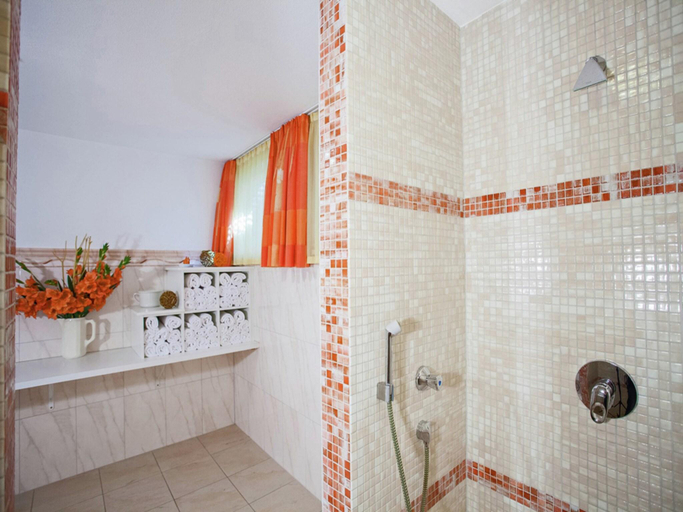 Bathroom 4, Apartment in Kaltenbach near Ski Lift, Schwaz