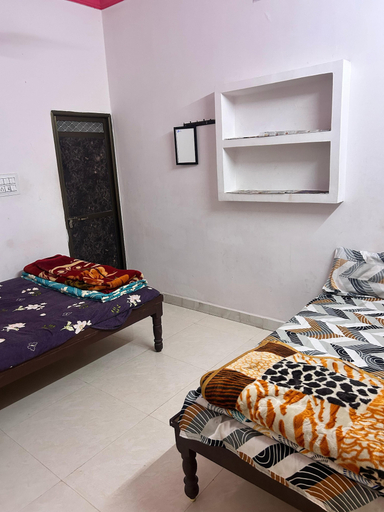 Bedroom 3, Anirudhha Home Stay, Ujjain