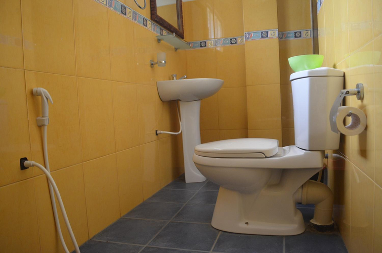 Bathroom 5, Hotel Paradiso, Hikkaduwa
