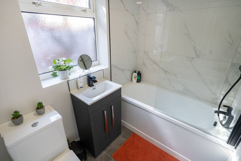 Others 5, Central 2 Bedroom House-parking, Durham