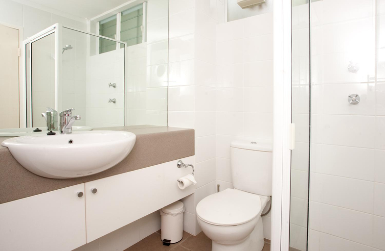 Bathroom 5, Coral Sea Villas, Douglas