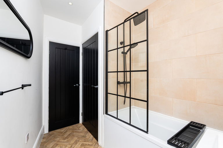 Room 5, 2 Bedroom Apartment-free Parking, Scottish Borders