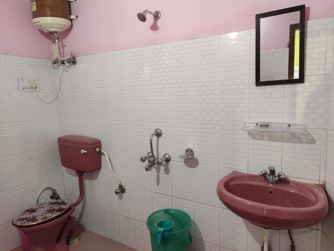 Bathroom 2, Shree Guest House, Kangra