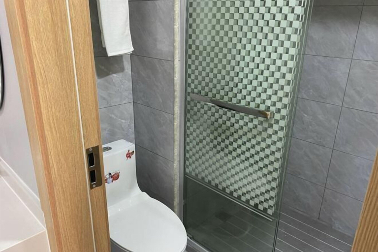 Bathroom 3, Shuhao Hotel, Shanghai