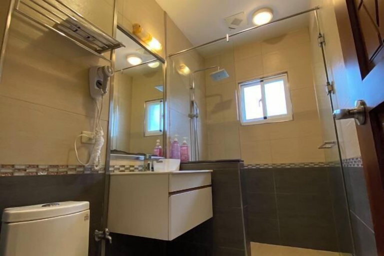 Bathroom, Love Nam Wan Hostel, Pingtung